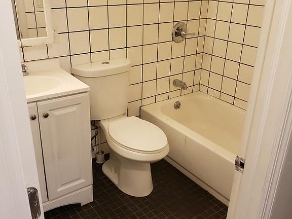 5th image of 1622 Van Buren St APT 2