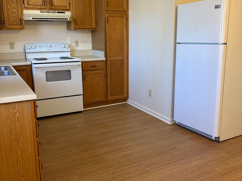 2nd image of 932 Grand Arbre Dr