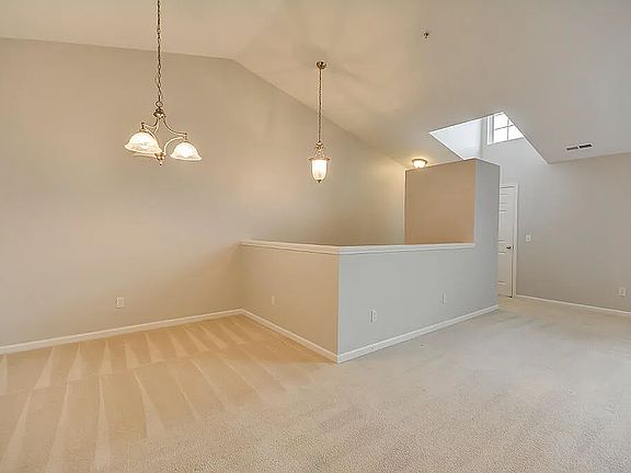 5th image of 134 W Oakbrook Dr