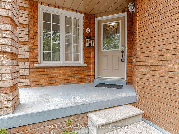 3rd image of 34 White Tail Cres