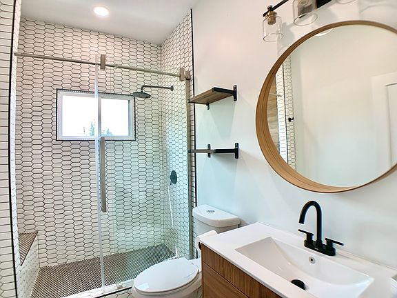 5th image of 2127 Park Blvd #5