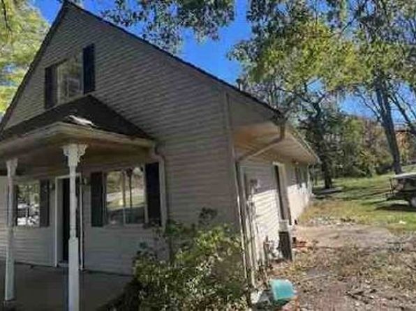 235 N 4th St, Elberfeld, IN 47613