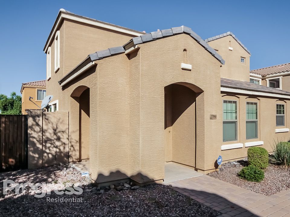 2nd image of 3301 E Loma Vista St