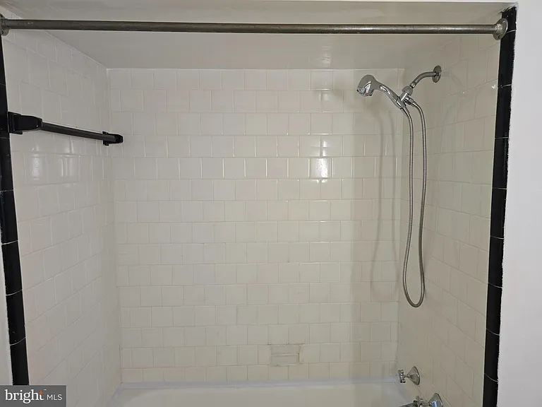 618 Biggs Ave — Photo 11