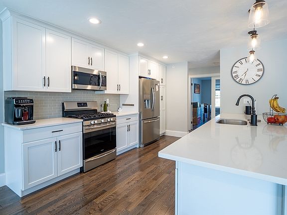 2nd image of 70 Lebaron Blvd #10