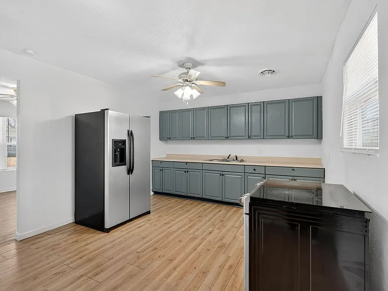 811 Saint Thomas Ln — Photo 4