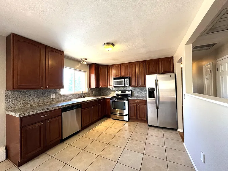5858 Pierson St — Photo 22