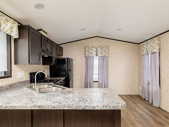 5th image of 34 Pineland Park Road