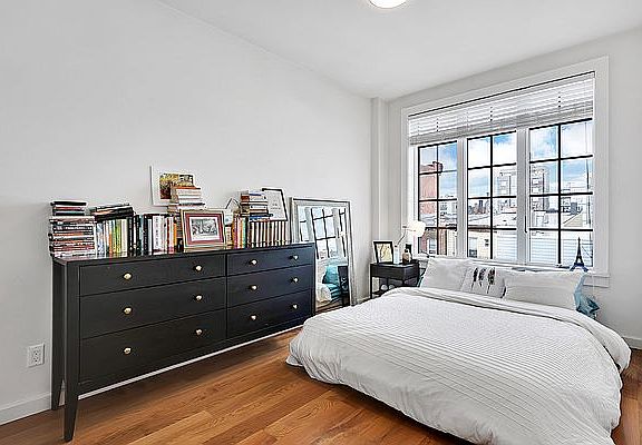 4th image of 721 Metropolitan Ave APT 4R