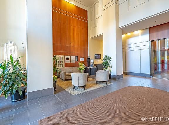 3rd image of 1400 S Michigan Ave APT 1610