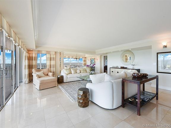 5th image of 2 Grove Isle Dr #B1001