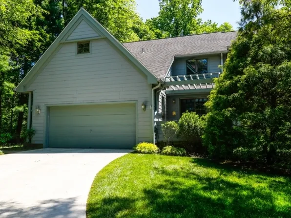 1 Crofton Ct, Lambertville City, NJ 08530