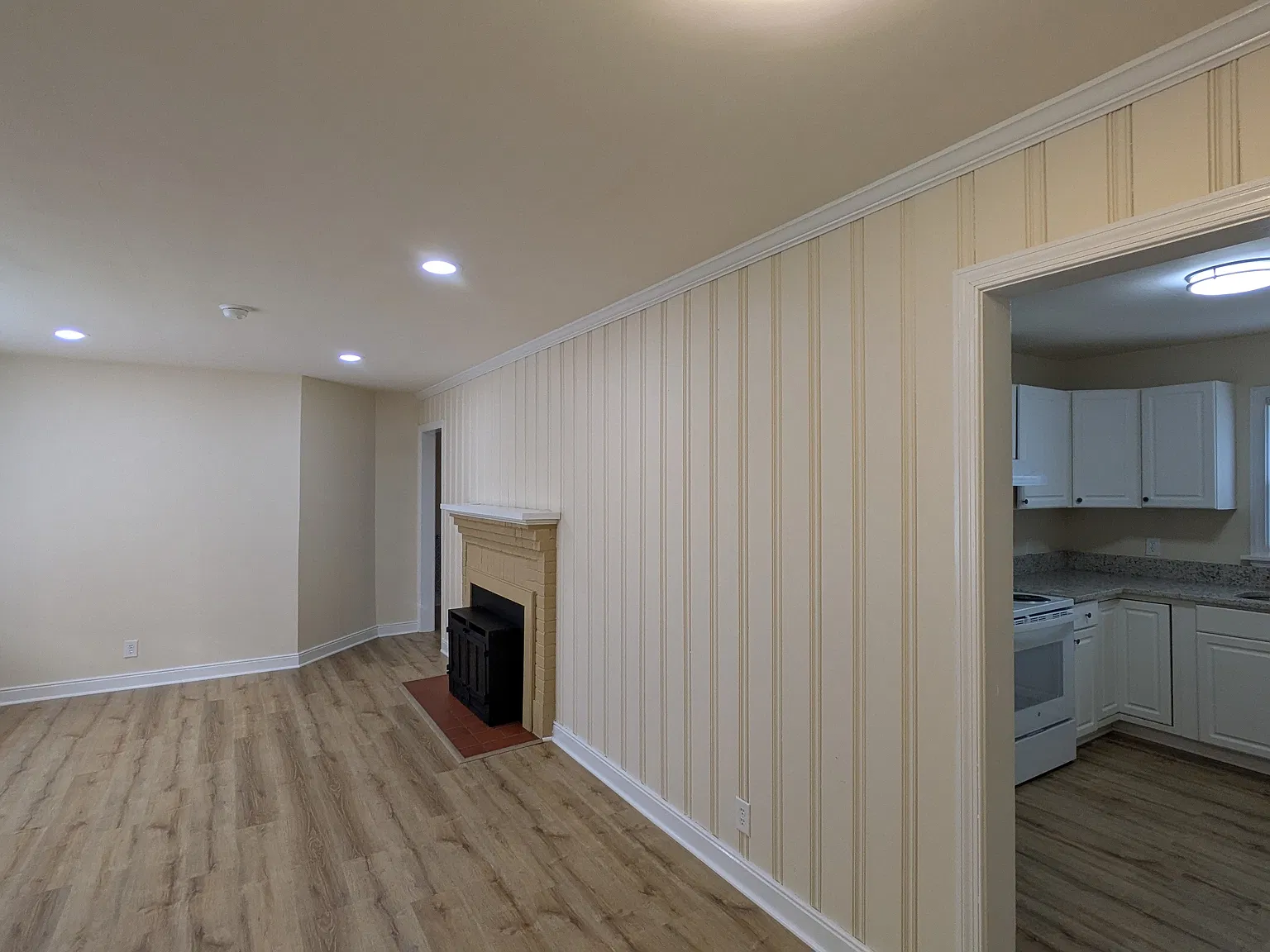 3 bed, 1050 sqft, $1,975 — Photo 3