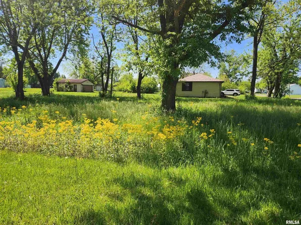 516 E Clay St, Ashley, IL 62808