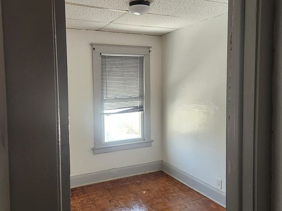 4th image of 1441 W 117th St