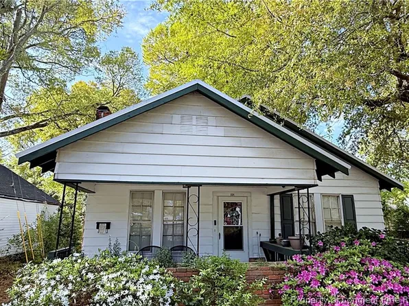 1113 Branson St, Fayetteville, NC 28305