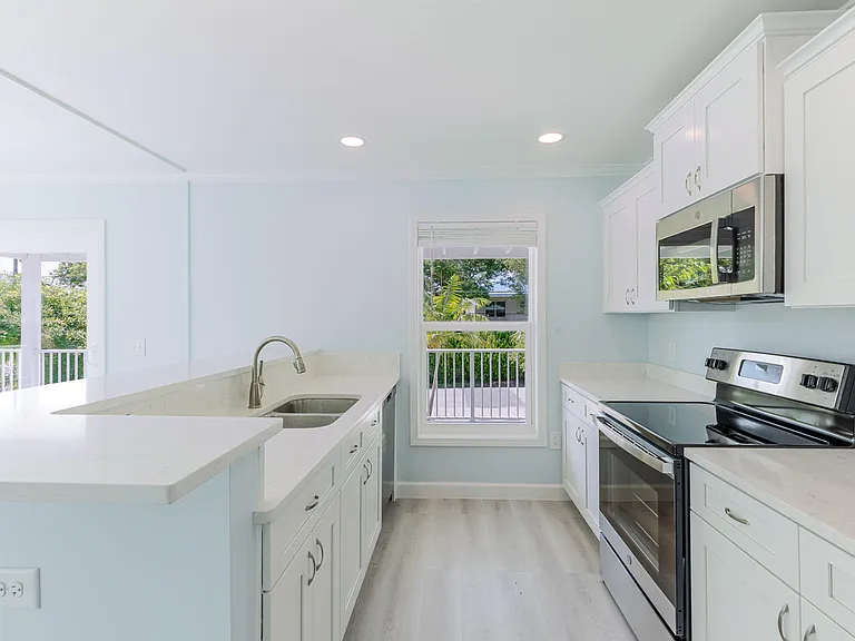 224 W Seaview Dr — Photo 3