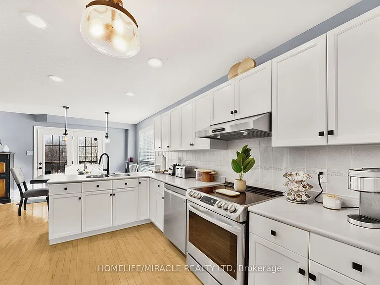 22 Devonleigh Dr — Photo 7