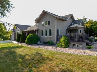 5811 Apple Creek Dr, Bismarck, ND 58504