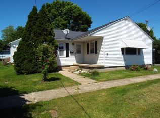 313 W Spring St, Strawberry Point, IA 52076