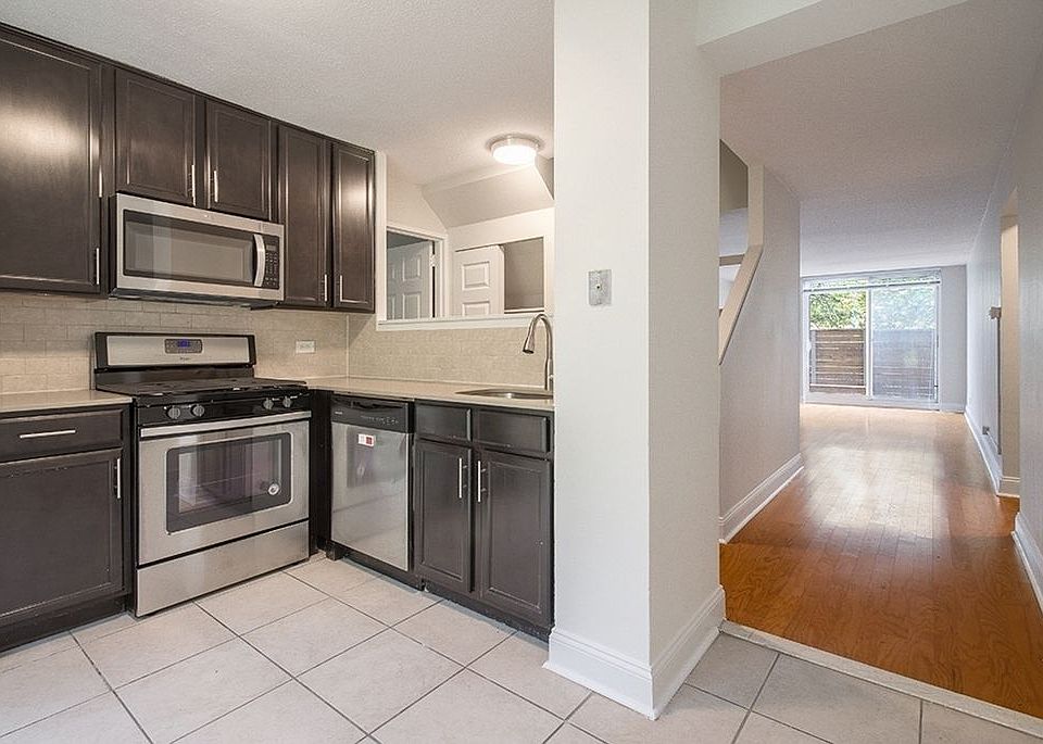 1st image of 536 Main St APT 106