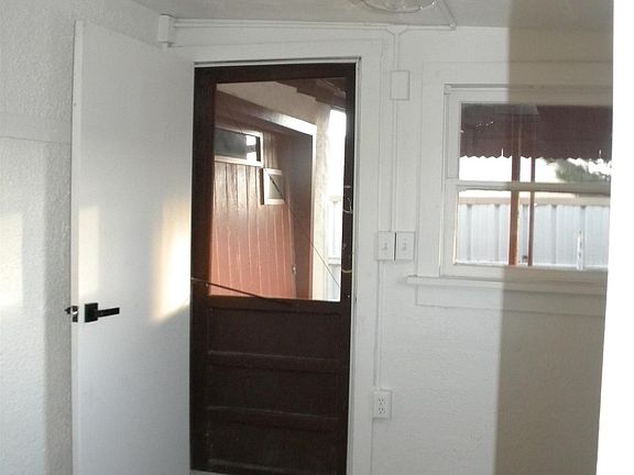 5th image of 711 Miera St
