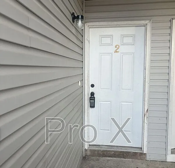2216 E 8th St #2 — Photo 2