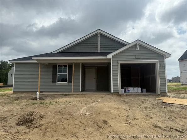 972 Sapphire Stone Ln, Hope Mills, NC 28348