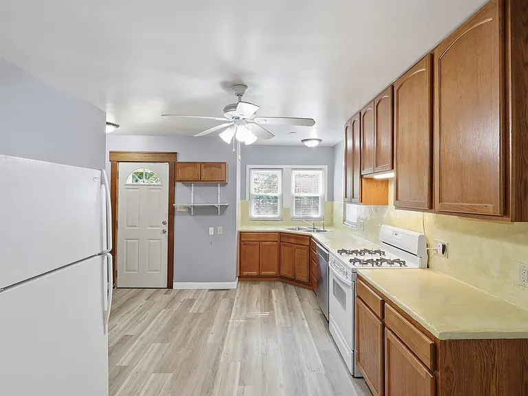 936 Galtier St #1 — Photo 11