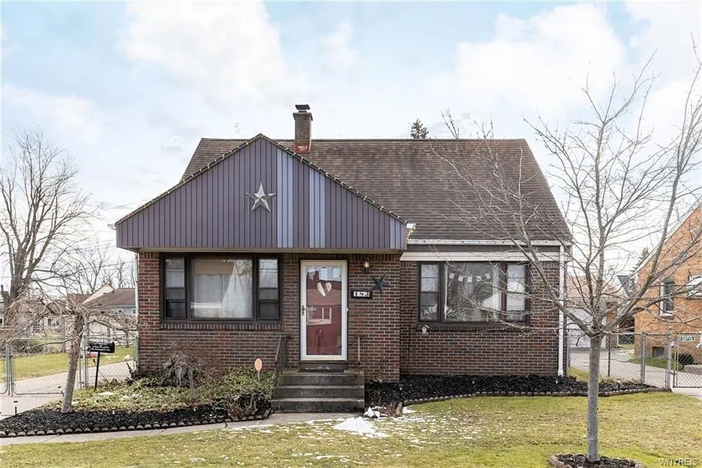 183 McNaughton Ave photo 1