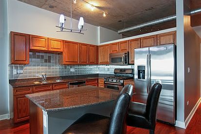3rd image of 1305 S Michigan Ave APT 802