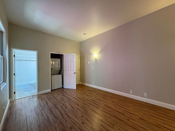 4th image of 1401 E St APT 201