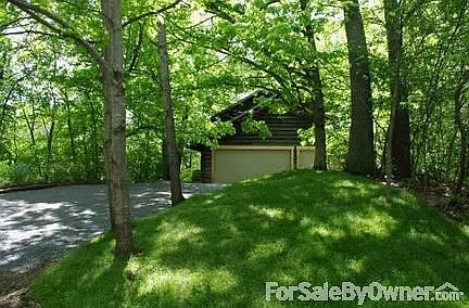 Front yard
						:
						View from the front, showing garage. The entrance is to the right.