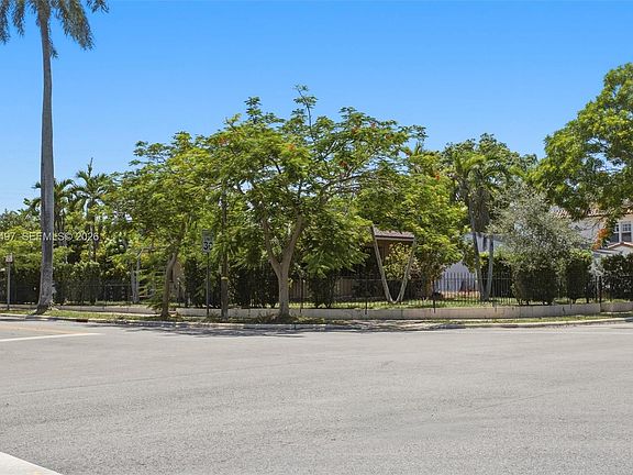 2nd image of 1200 SW 18th Ave
