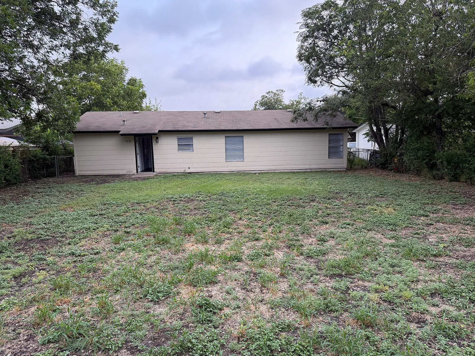 3 bed, 984 sqft, $1,425 — Photo 2
