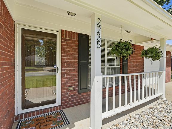 3rd image of 2235 Rainbow Rd