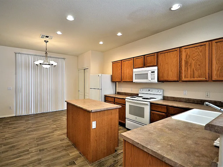 3660 E Temecula Way — Photo 3