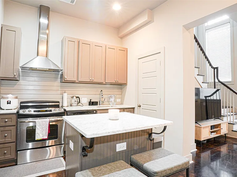 7724 Long Acre St — Photo 4