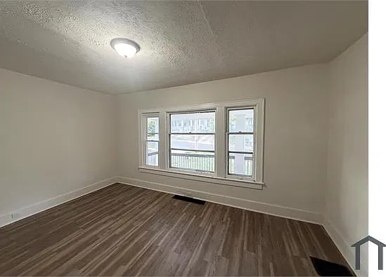 5 bed, $1,100 — Photo 3