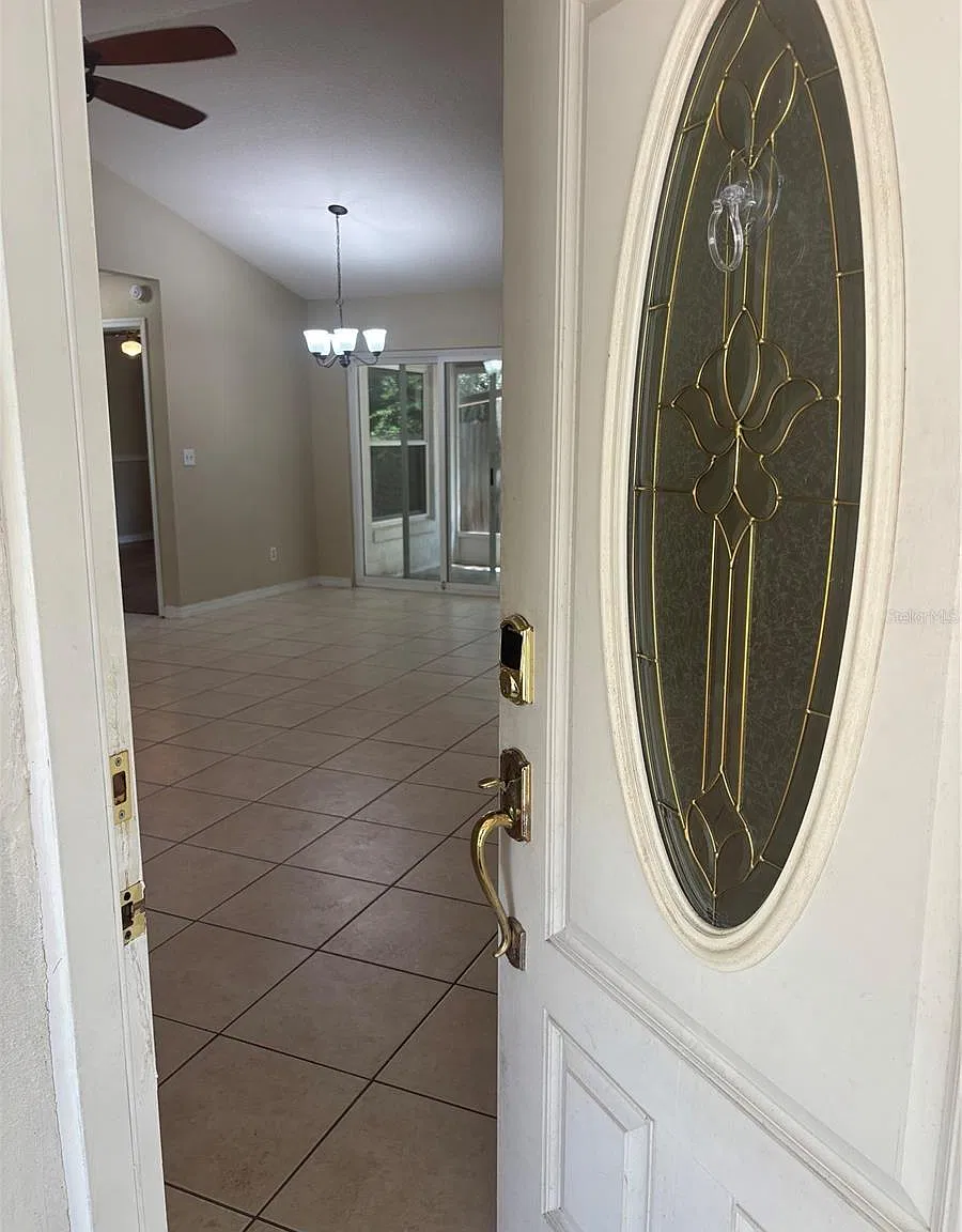 3 bed, 2.0 bath, 1187 sqft, $2,400 — Photo 2