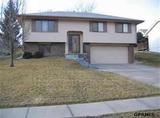 13573 W St, Omaha, NE 68137