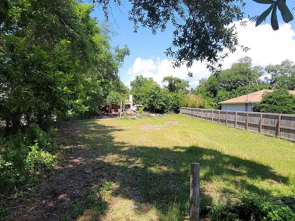 2nd image of 1221 S Old Corry Field Rd