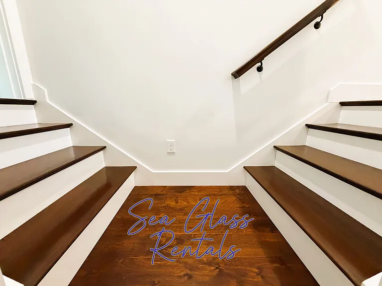 Beacon Dr — Photo 19