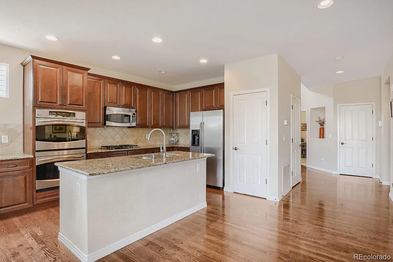 4 bed, 6000 sqft, $1,000 — Photo 3