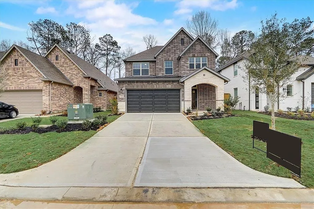 4 bed, 2.5 bath, 2432 sqft, $3,300 — Photo 2