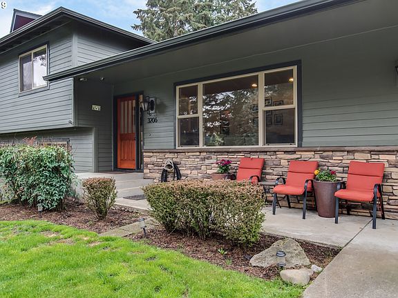 2nd image of 3206 NE Edelweiss Ave