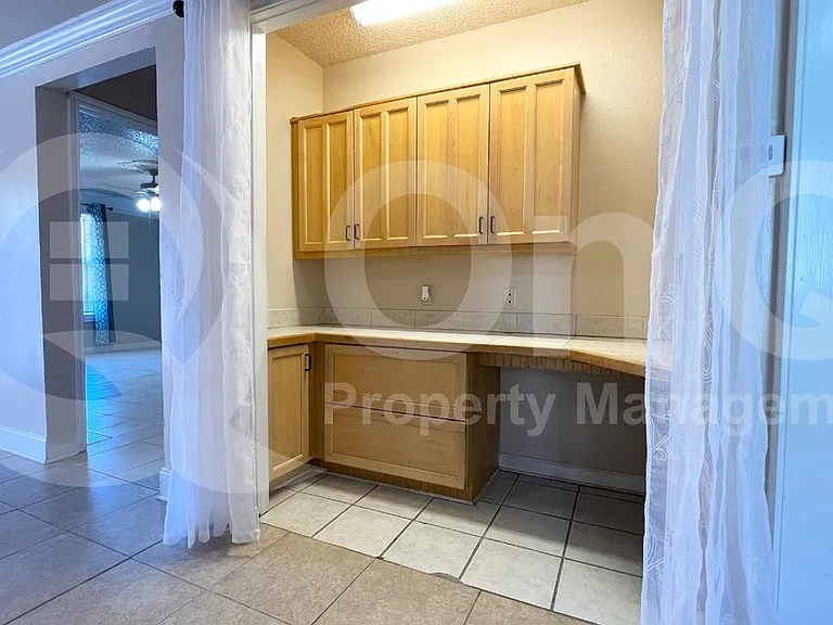 5400 Village Green Dr — Photo 15