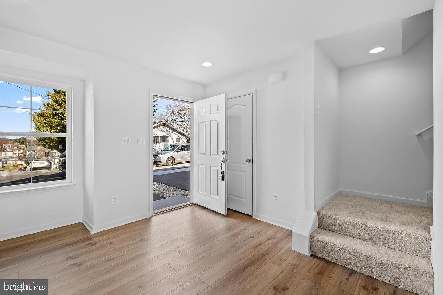 3 bed, 2.5 bath, 1253 sqft, $1,900 — Photo 2