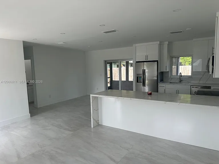 771 NW 15th St — Photo 6