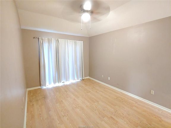 5th image of 3205 Dallis Dr